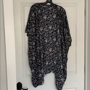 Brandy Melville navy floral kimono